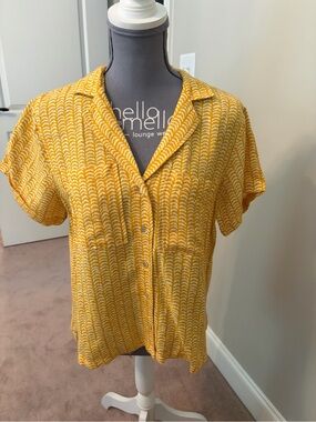 Anthropologie Yellow & White Printed Short-Sleeve Button-Down Blouse